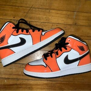 Jordan 1 mid "turf orange"